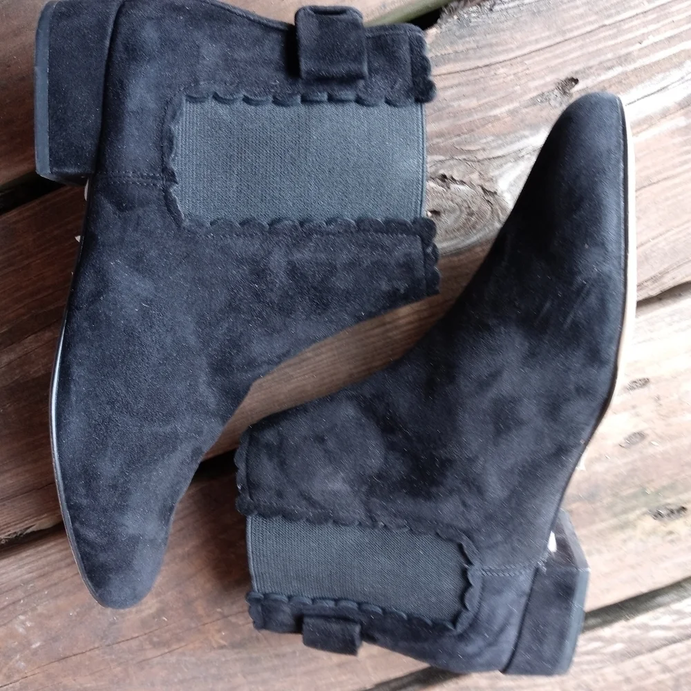 Kate Spade Black pull on Ankle Boots Suede Womens Shoes Size 6B.  188pem
